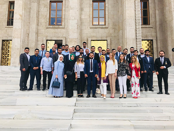 AK Gençlik İzmir'den Ankara çıkarması