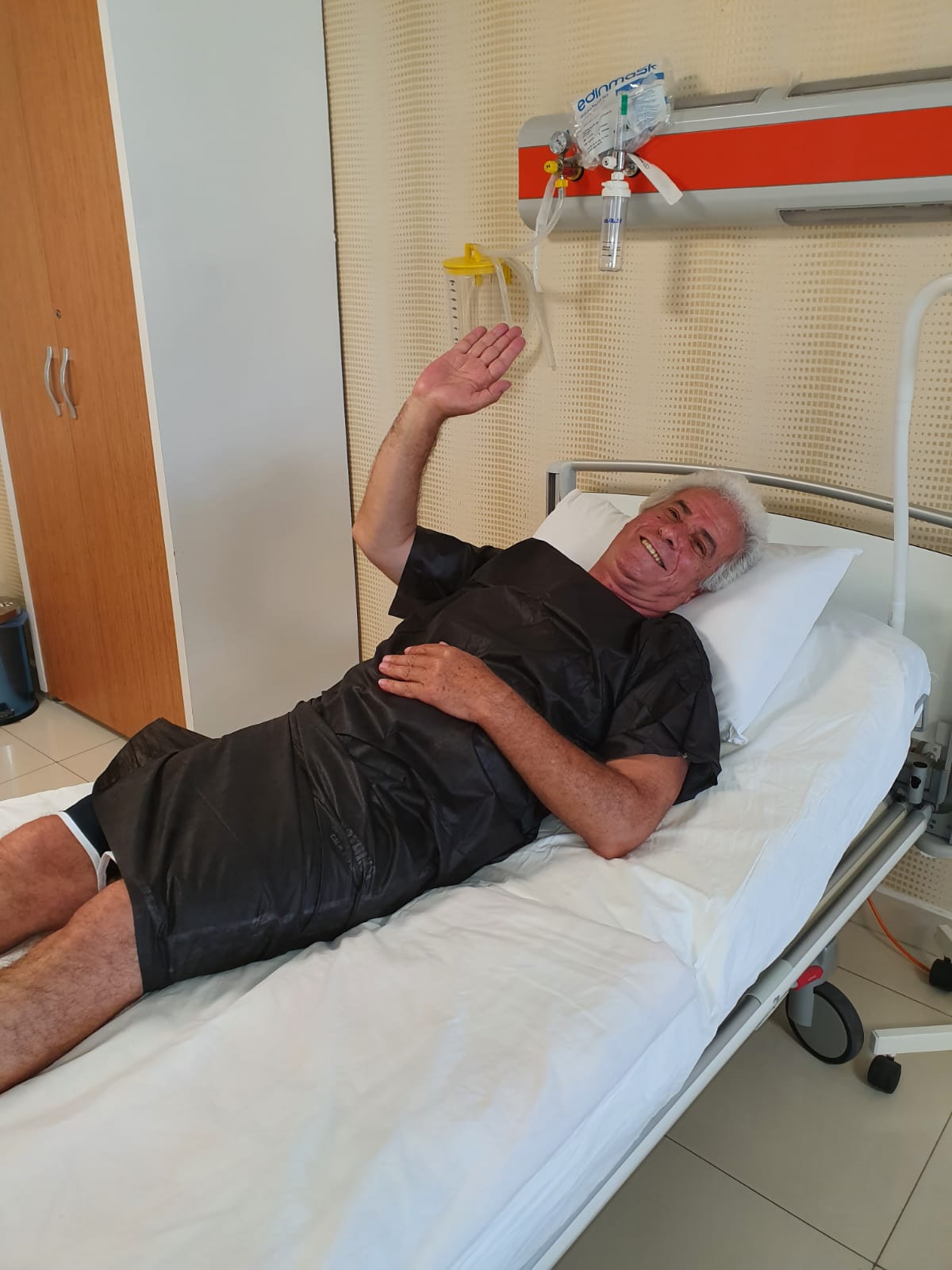 Gazetem İzmir imtiyaz sahibi Salih Erkek geçirdiği operasyon sonrası hastaları uyardı: "Doktorunuzu iyi seçin"