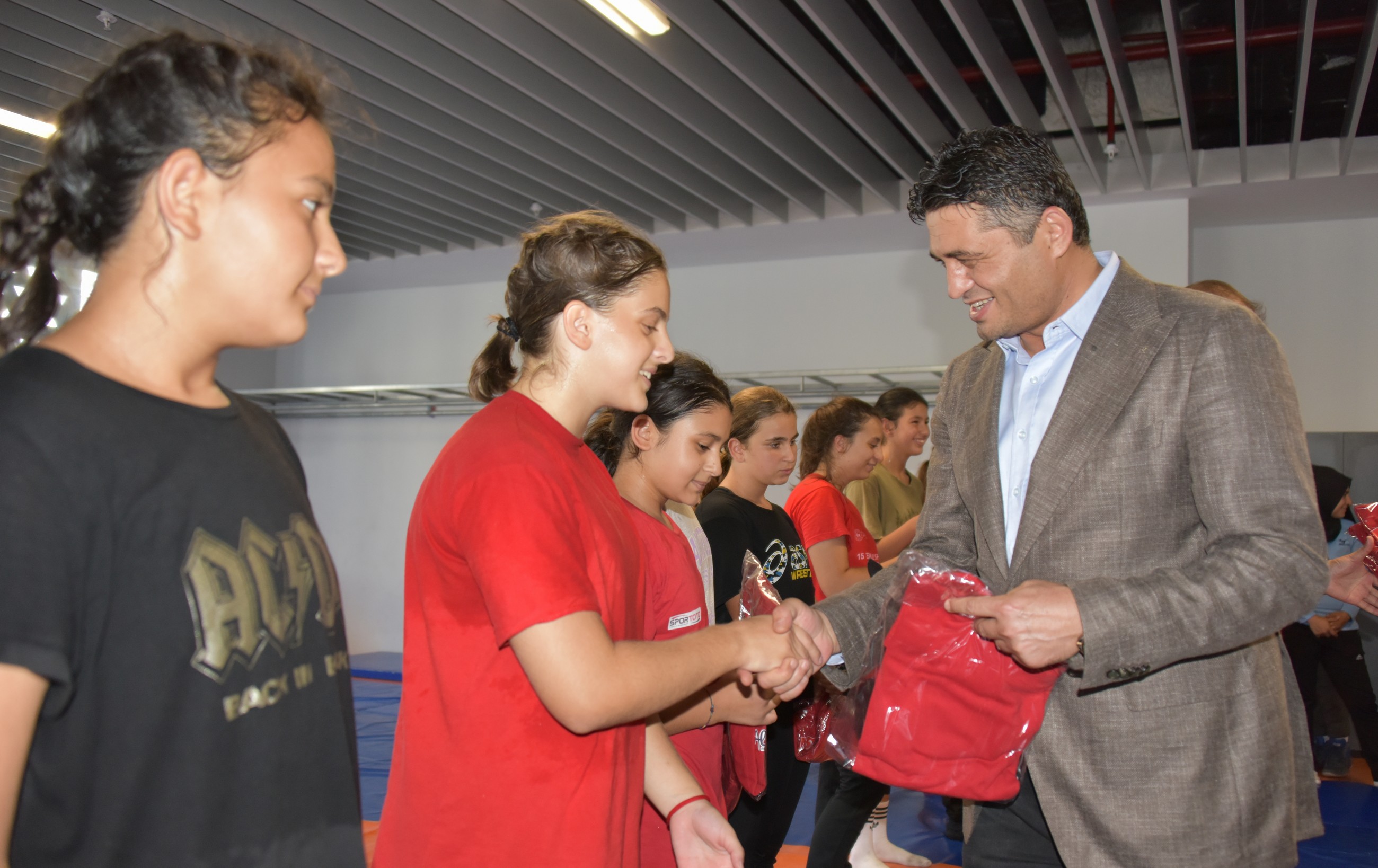 Güreşin Yıldız Milli Kızları Aliağa'da