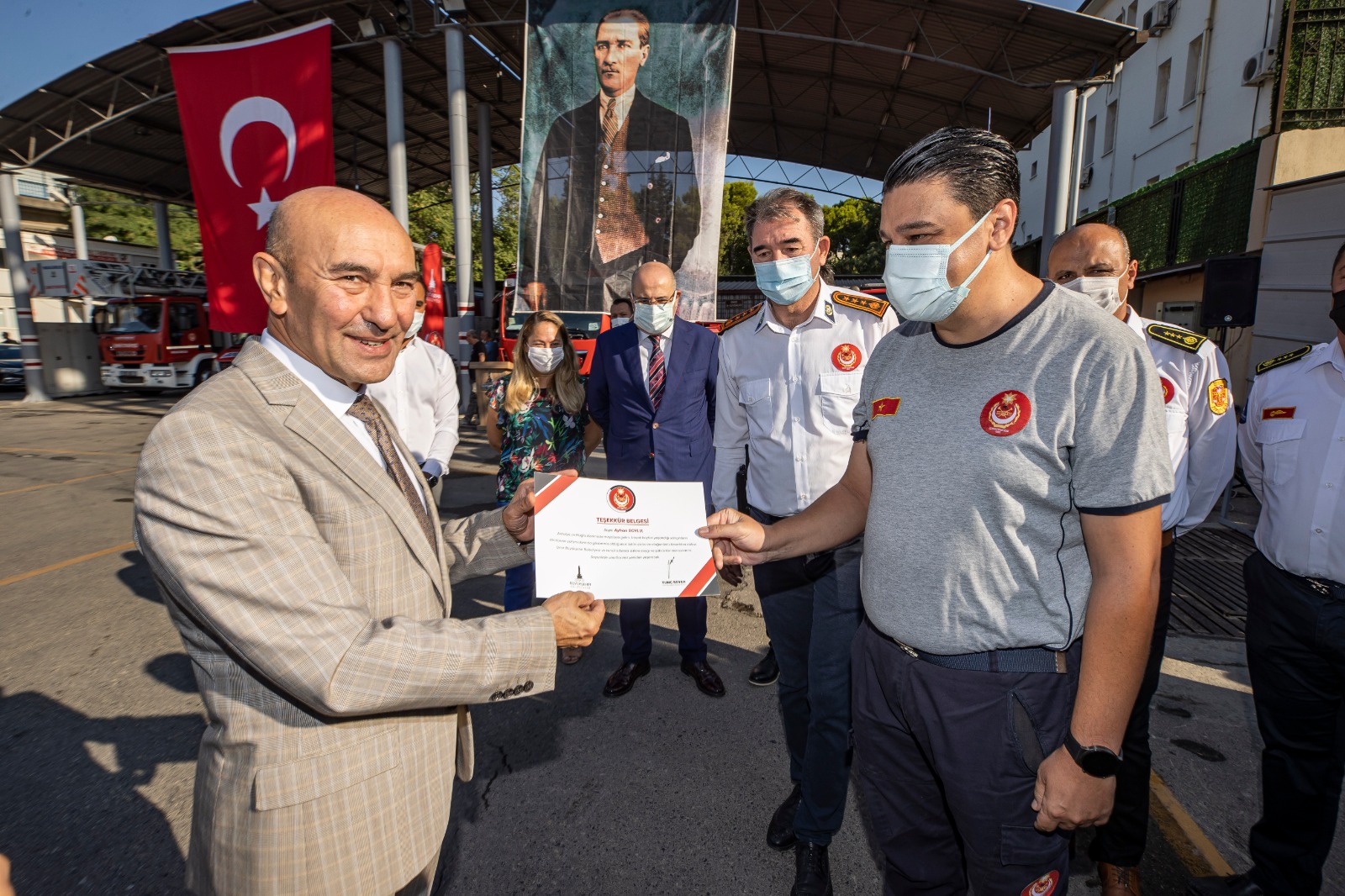 Soyer, yangın bölgesinden dönen belediye personelini ziyaret etti: “Bu gurur tarif edilemez”