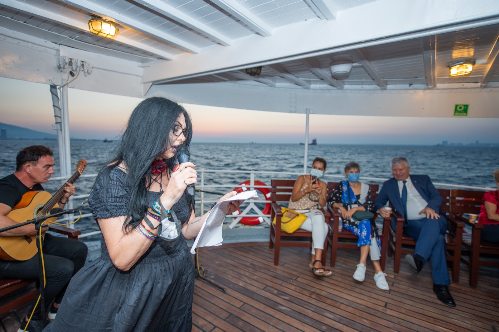 Özuslu, Şiir Hatları etkinliğine katıldı: Sanatı kendimize rehber ediniyoruz