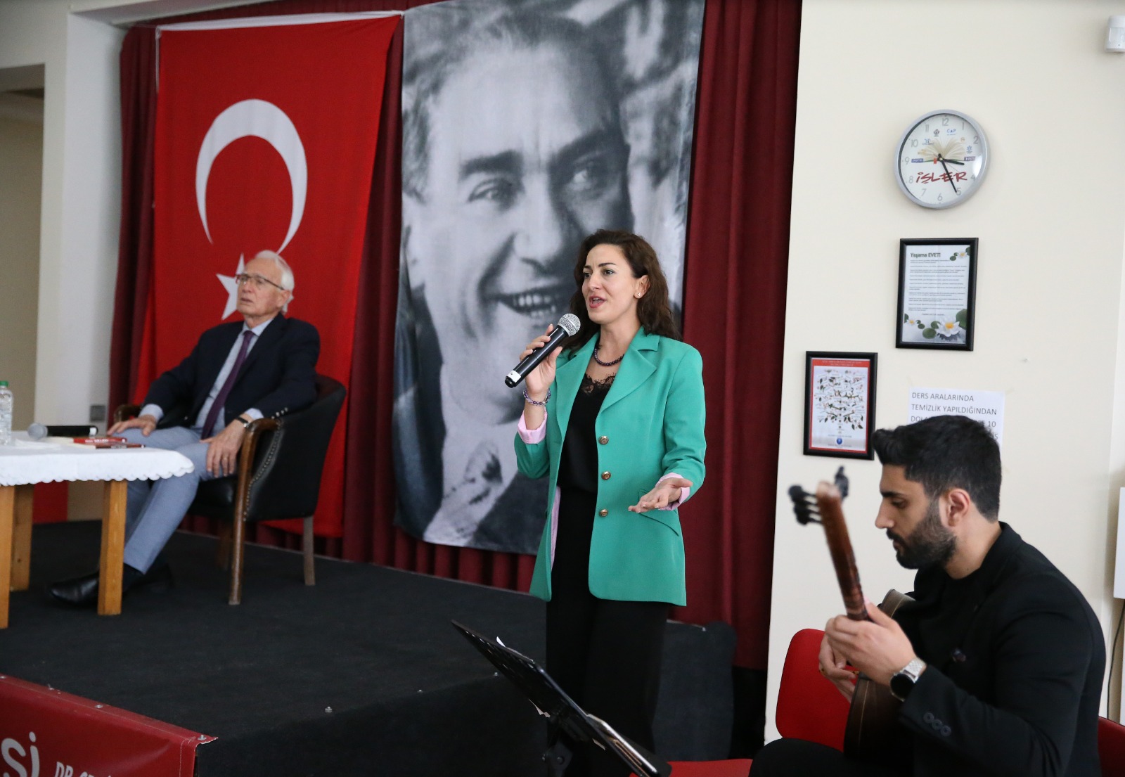 100. yıl coşkusu bir kez de Bilge Çınarlar'dan yükseldi