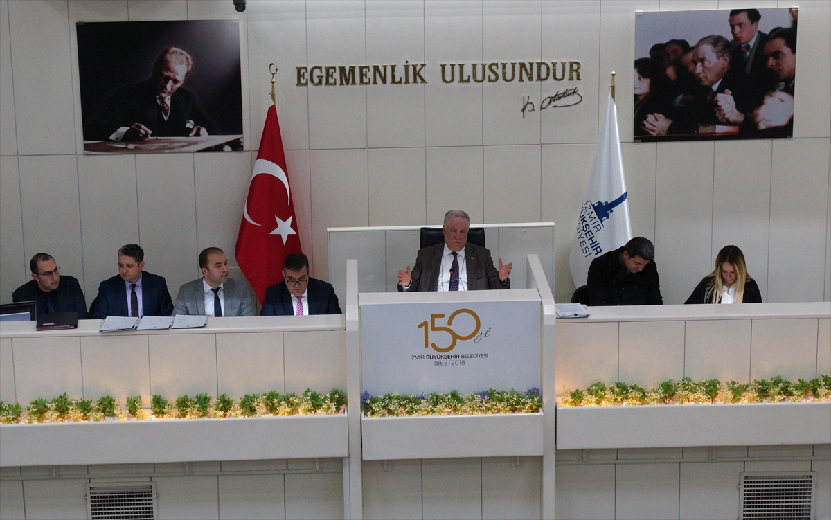 Göçük altında kalan işçilerden ses yok