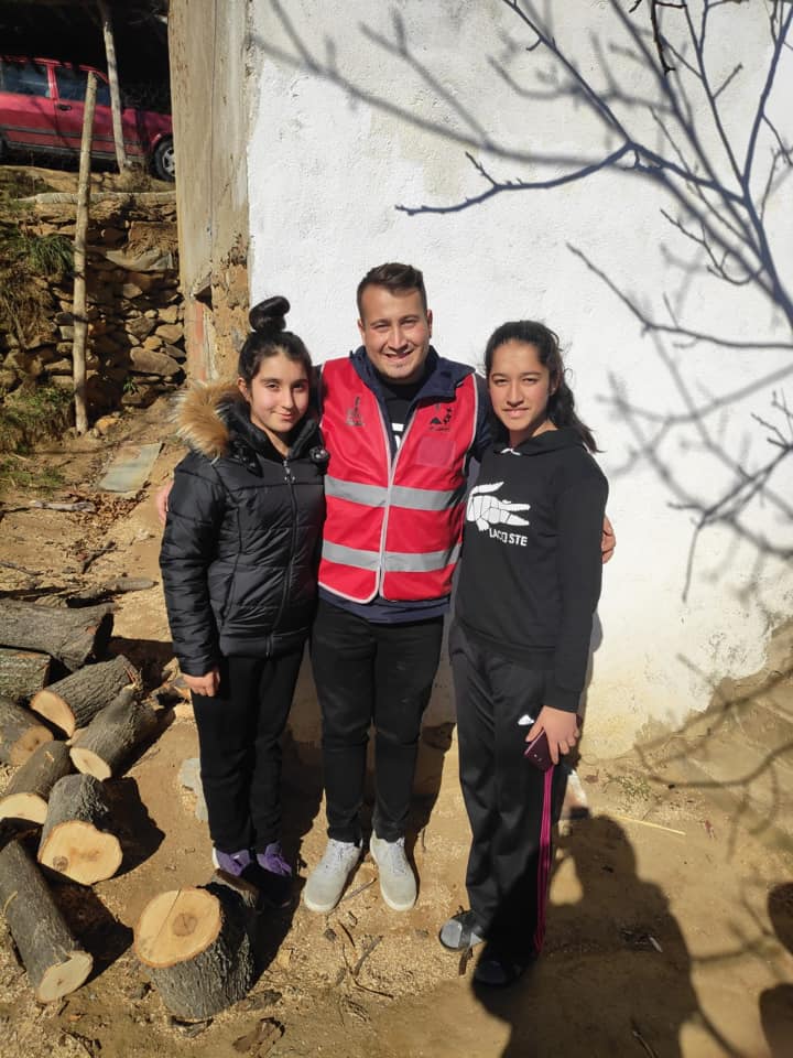 Aşkla İzmir Gençlik gönüllülerinden 'Kiraz' çıkartması