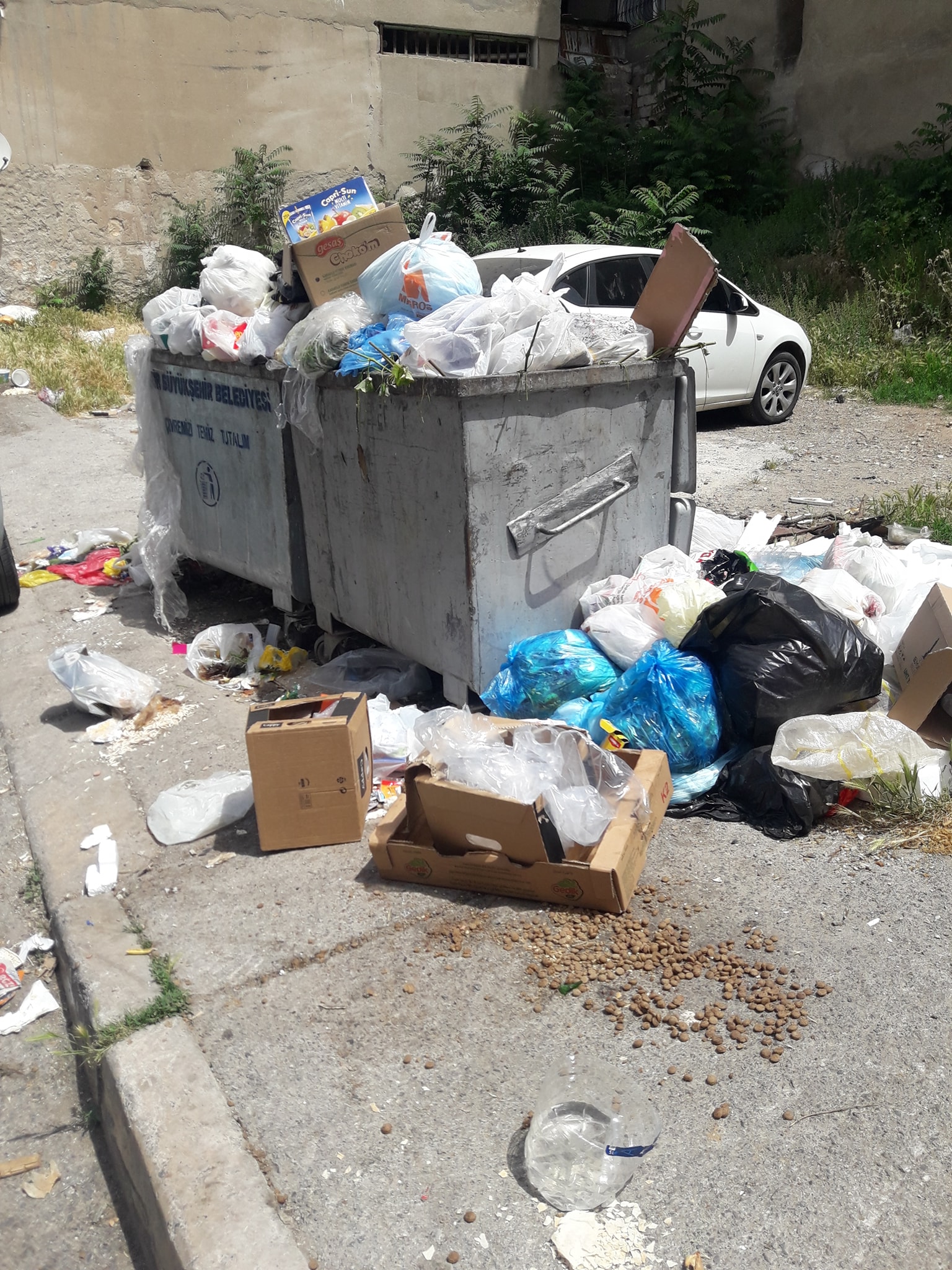 Konak'ta çöp sıkıntısı bitmek bilmiyor…