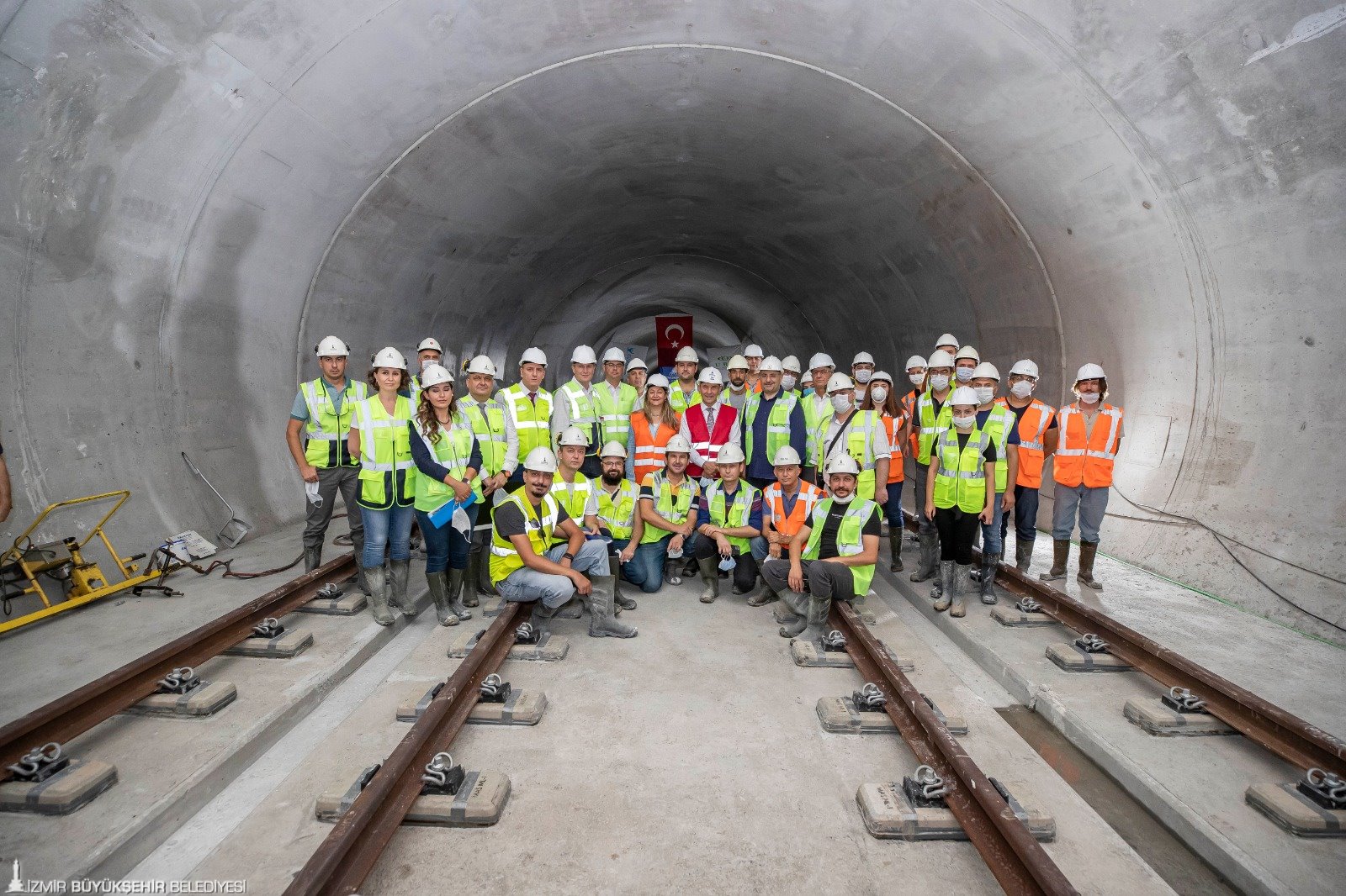 Raylara ilk kaynağı Başkan Soyer yaptı