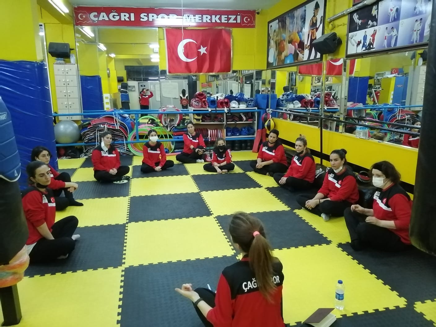 SAVUNMA KURSLARINA KATILAN KADINLAR ARTIK DAHA GÜVENDE