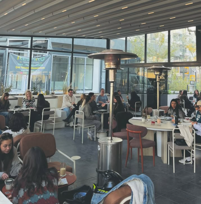 Eye Opıa Coffee Shop Bornova Şubesi’ne taze kan: Ulaş Takyacı da ortak oldu!