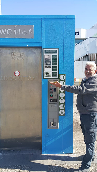 Karşıyaka'da tuvalet sorunu!