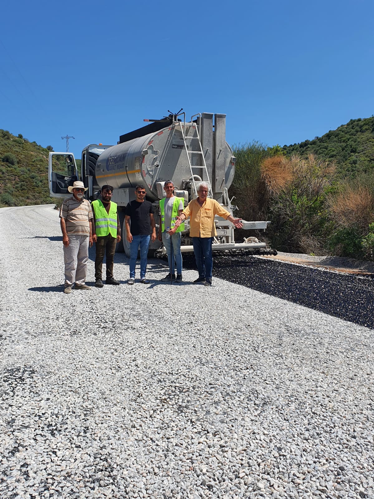 KARAREİS MEVKİİ'NDE YAPILAN YOL ÇALIŞMASI HIZ KAZANDI