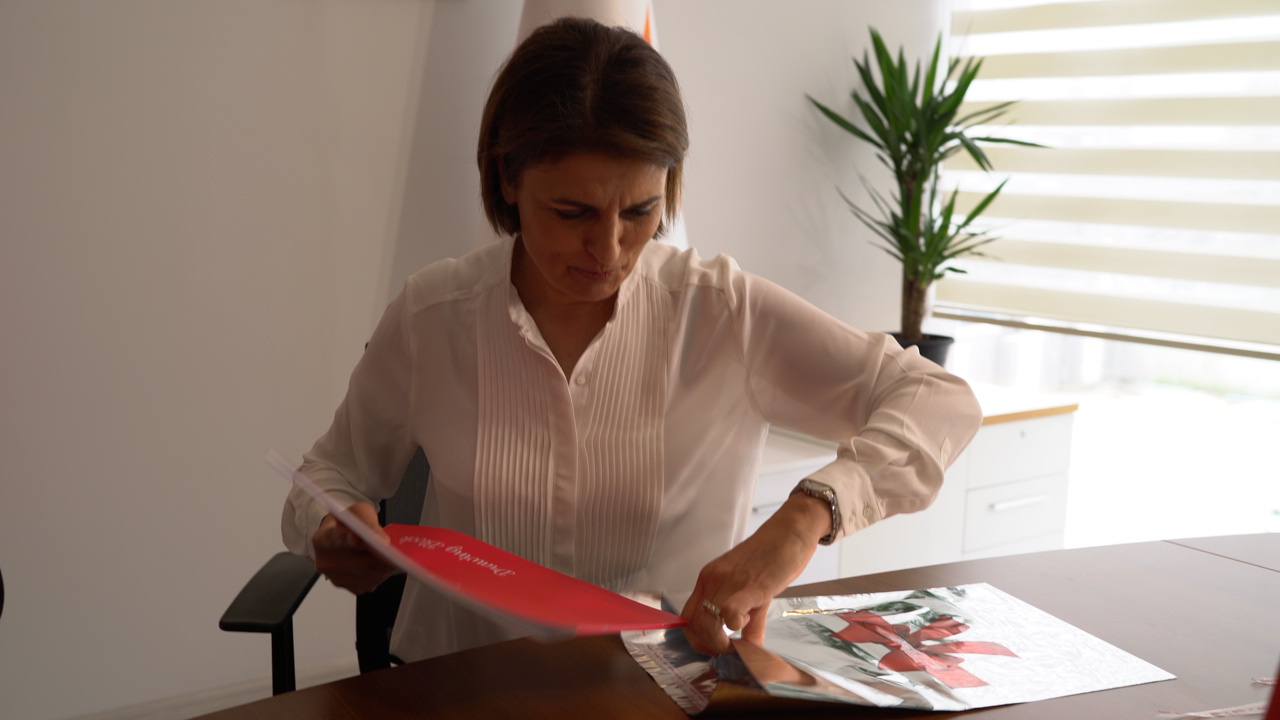 Kitap AK Parti İzmir’den, resimler çocuklardan