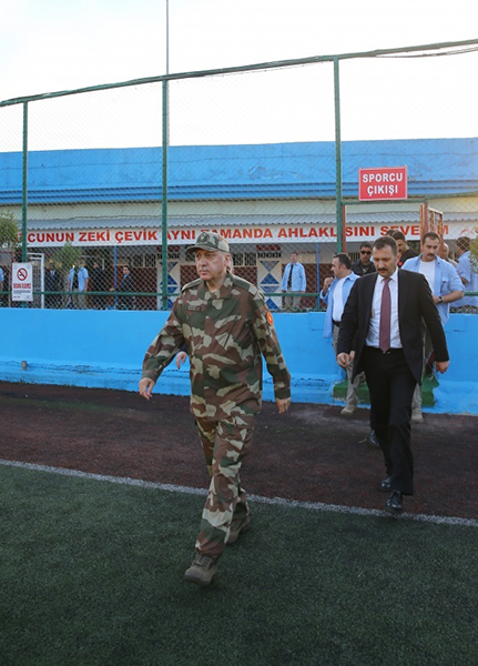 Cumhurbaşkanı Erdoğan askeri kamuflajla sınır karakolunda