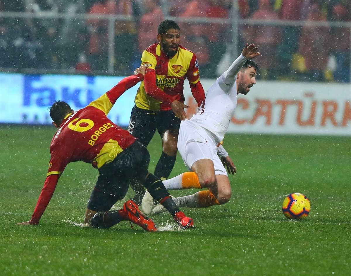 Göztepe evinde Galatasaray'a mağlup oldu