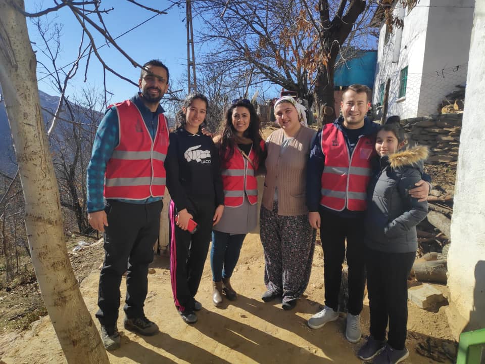 Aşkla İzmir Gençlik gönüllülerinden 'Kiraz' çıkartması