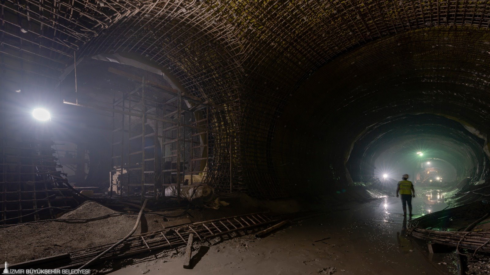 Raylara ilk kaynağı Başkan Soyer yaptı