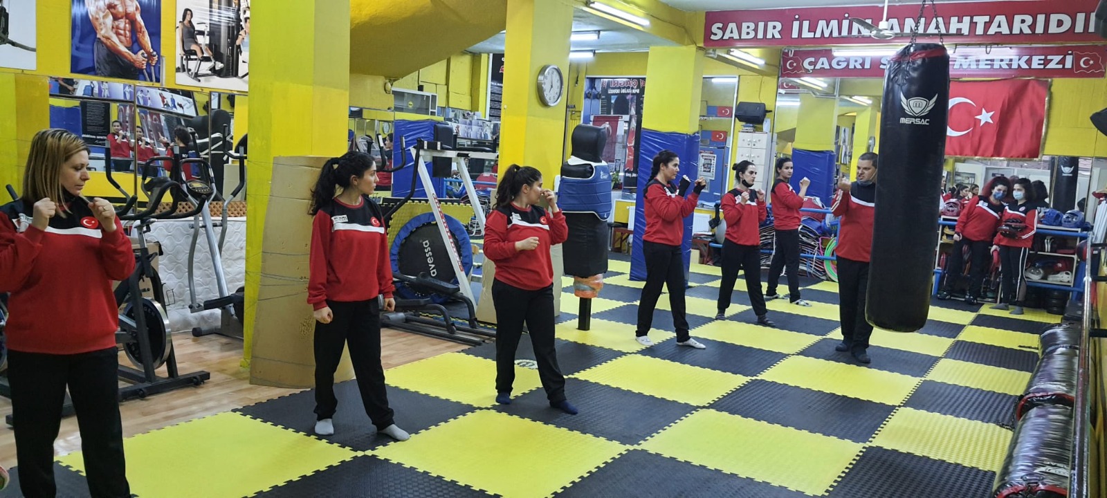 SAVUNMA KURSLARINA KATILAN KADINLAR ARTIK DAHA GÜVENDE