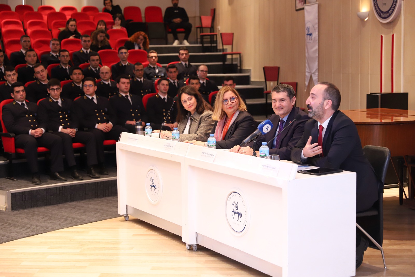 Deü’de Türk Dış İlişkileri Masaya Yatırıldı