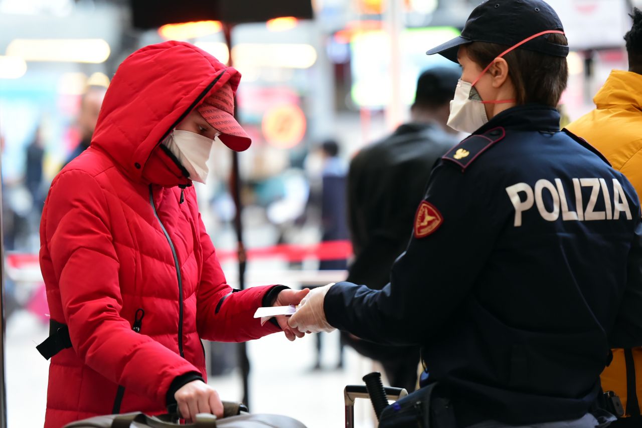 Türkiye'den ABD'ye giden kadında virüs çıktı...