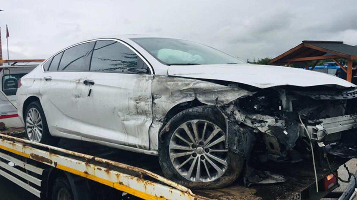 MHP'li milletvekillerinin içinde olduğu araç kaza yaptı