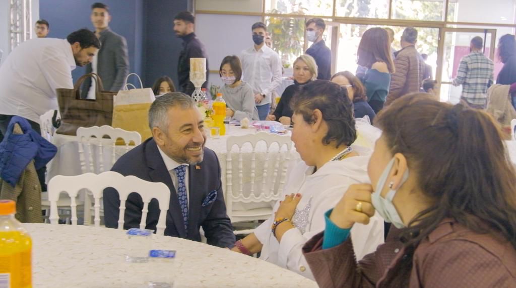 AK Partili Çelik, özel gereksinimli çocukları yalnız bırakmadı