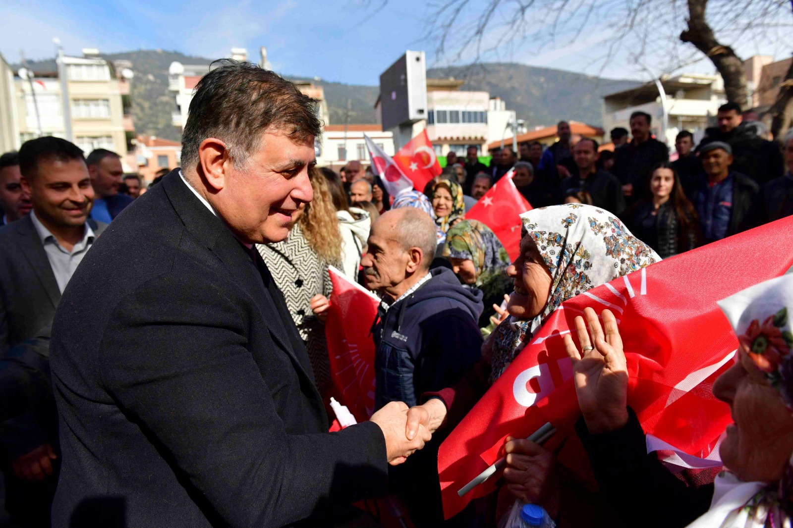 Bayındır, Çiğli ve Karabağlar'da Tugay'a coşkulu karşılama