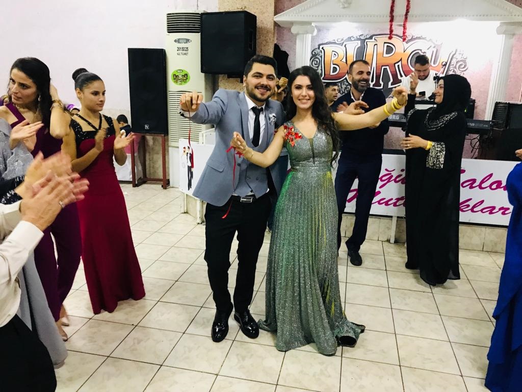 Esin & Rıfat çifti gerçekleştirilen merasimle nişanlandı!