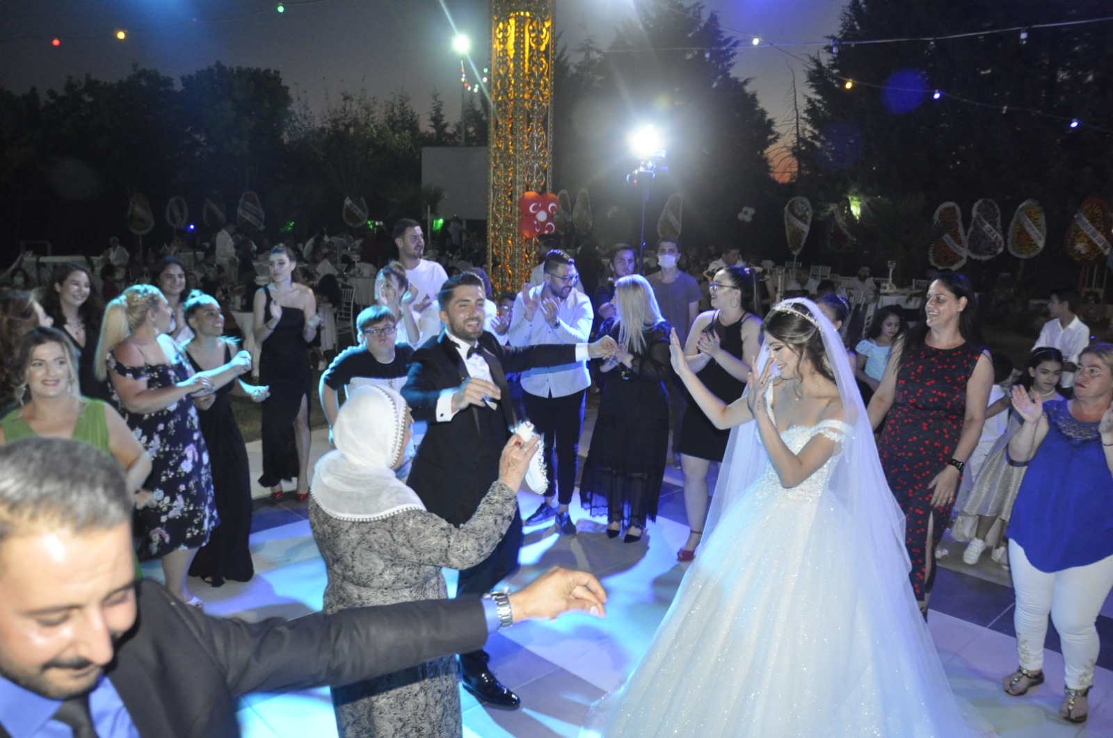 DÜNYAEVİNE GİRDİLER