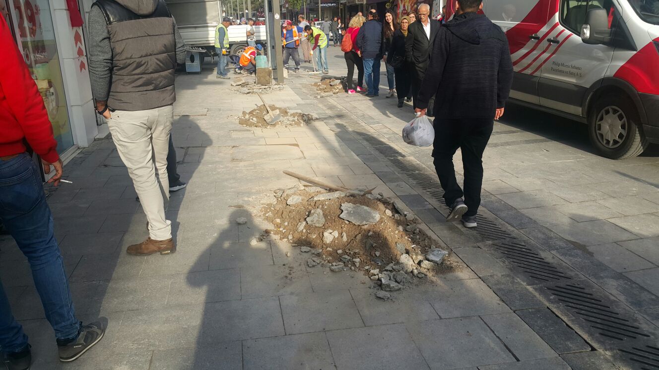 Karşıyaka’da Yürümek İmkansız