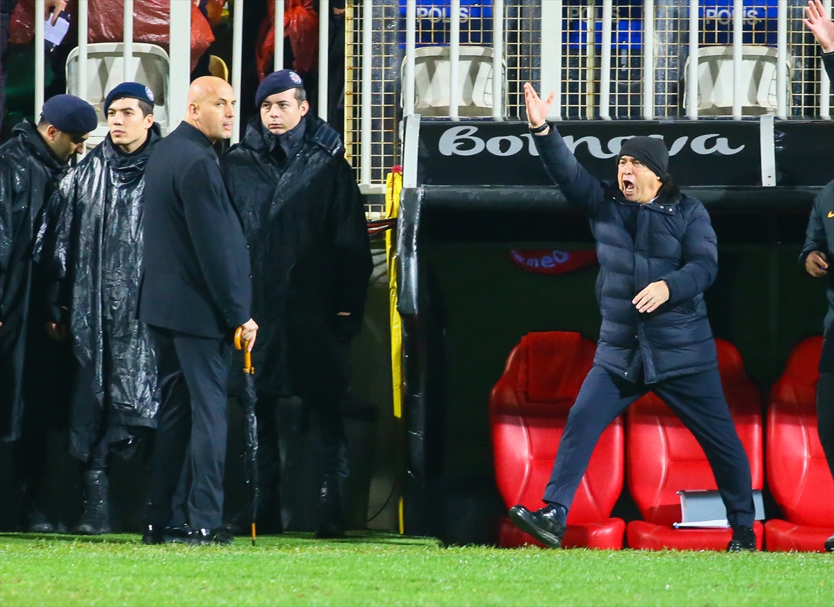 Göztepe evinde Galatasaray'a mağlup oldu