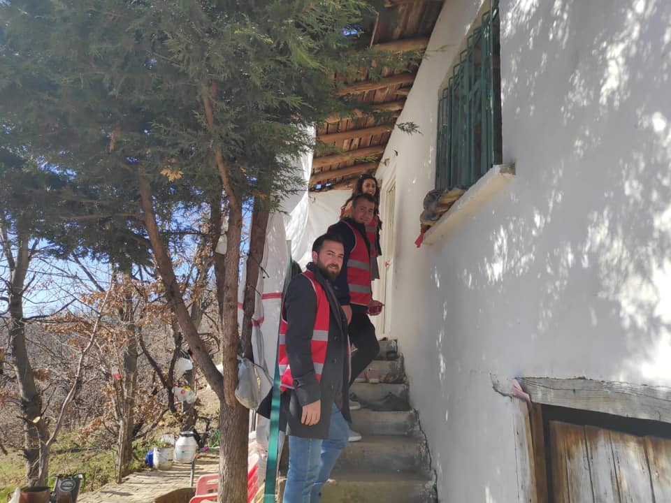 Aşkla İzmir Gençlik gönüllülerinden 'Kiraz' çıkartması