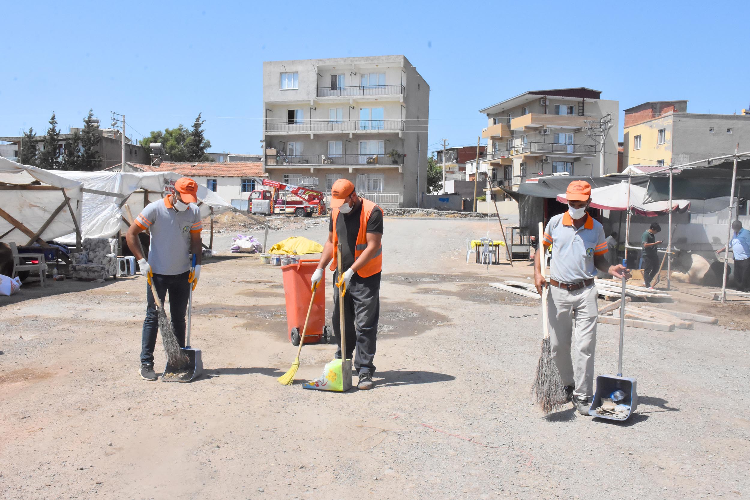 Menemen’de kurban pazar yeri denetlendi