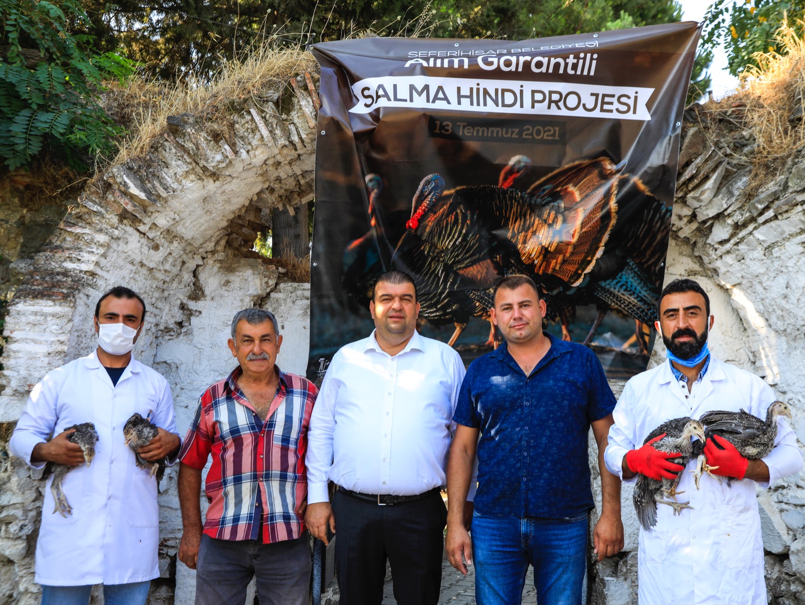 Hindi belediyeden üretip kazanmak çiftçiden Seferihisar’da Türkiye'ye örnek bir hayvancılık projesi.