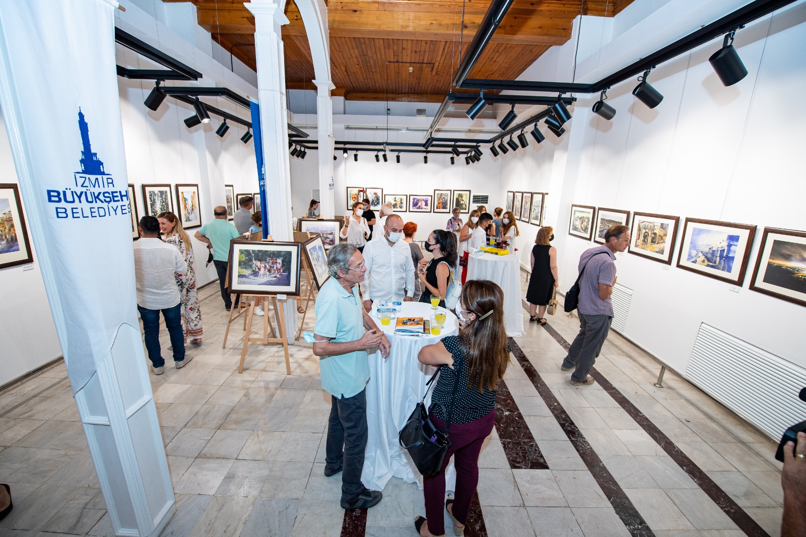 Başkan Soyer Türk ve yabancı ressamların sergisine katıldı