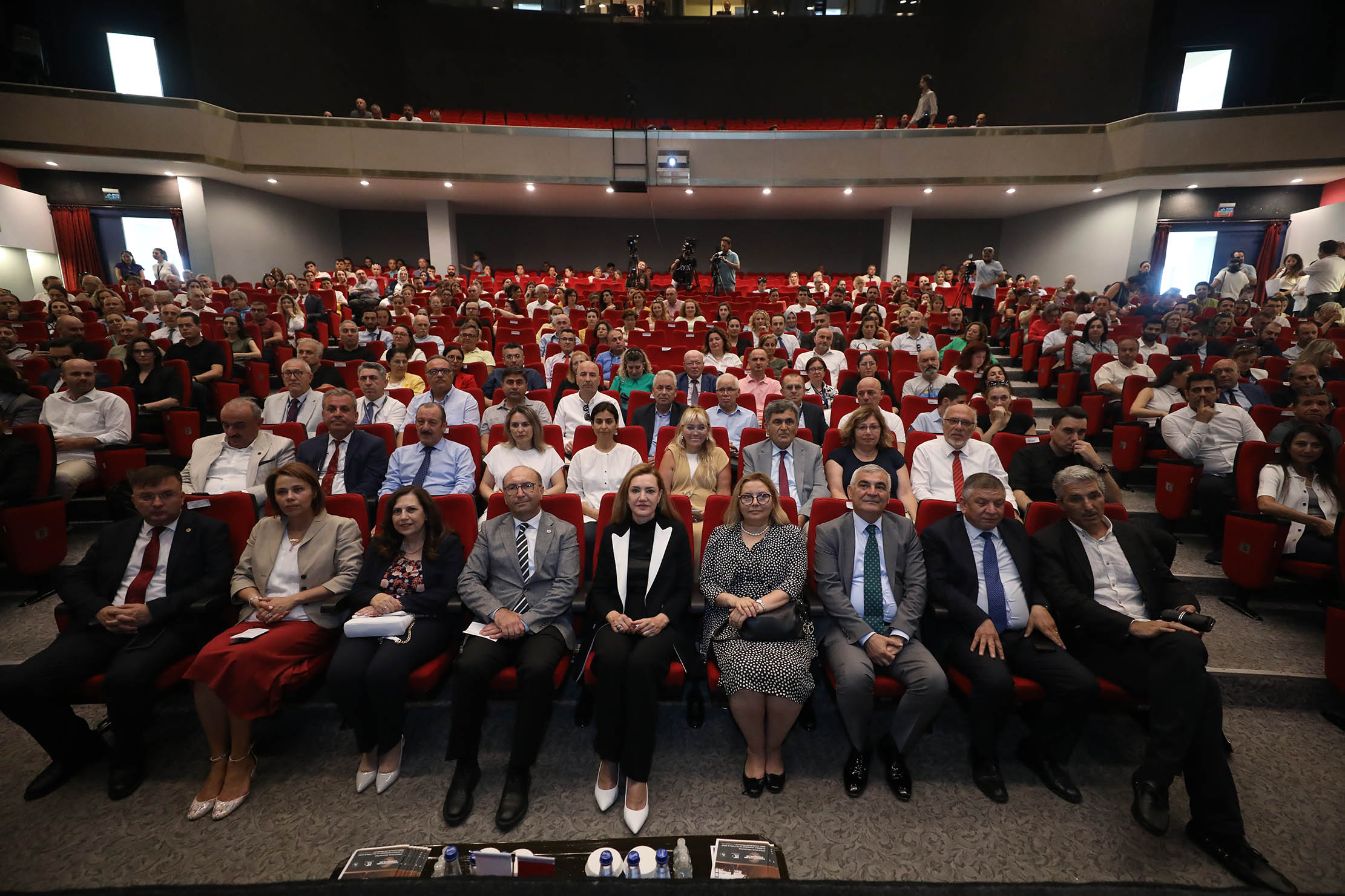 DEÜ REKTÖRÜ HOTAR: 15 TEMMUZU UNUTMADIK, UNUTTURMAYACAĞIZ