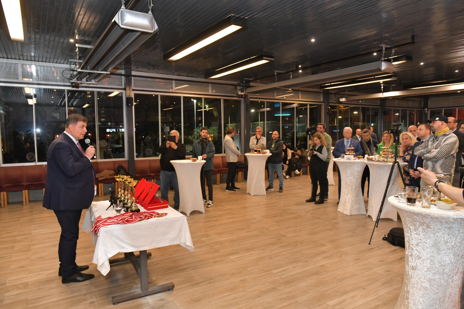 Başkan Tugay, “Böyle zor günlerde mesleki dayanışmayı artırmak gerekiyor”