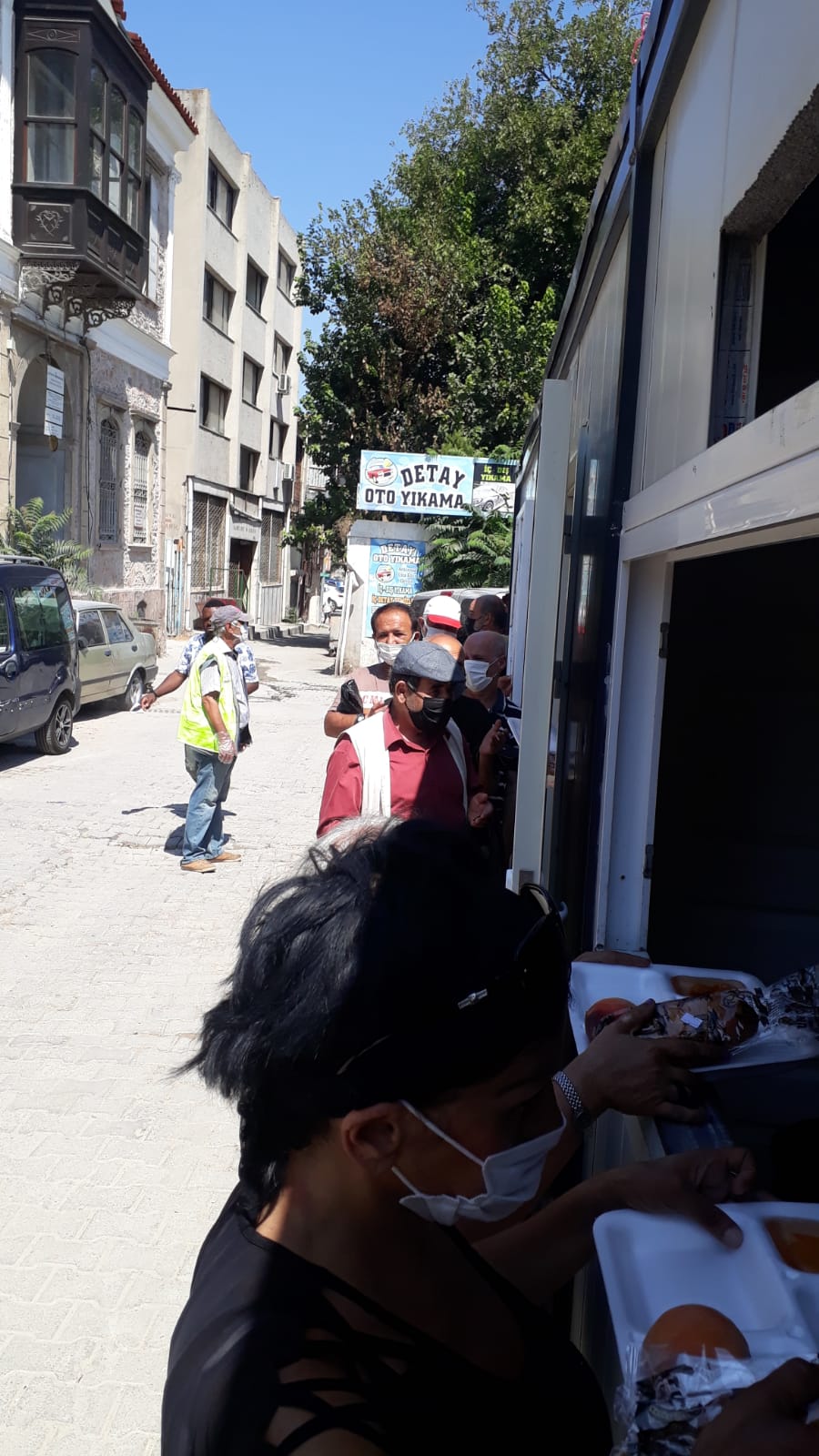 YARALARA MERHEM OLUYORLAR…