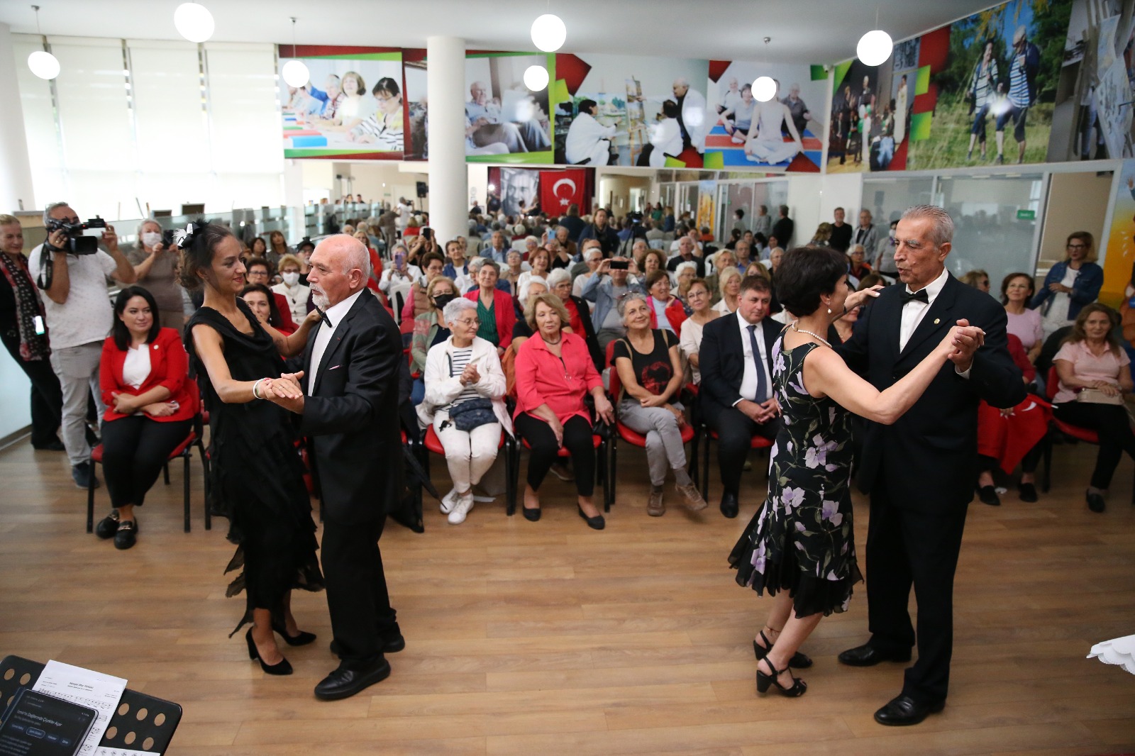 100. yıl coşkusu bir kez de Bilge Çınarlar'dan yükseldi