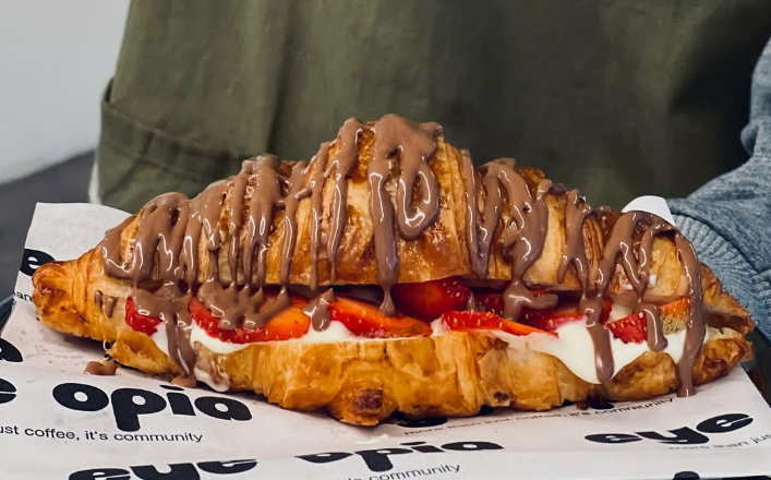 Eye Opıa Coffee Shop Bornova Şubesi’ne taze kan: Ulaş Takyacı da ortak oldu!