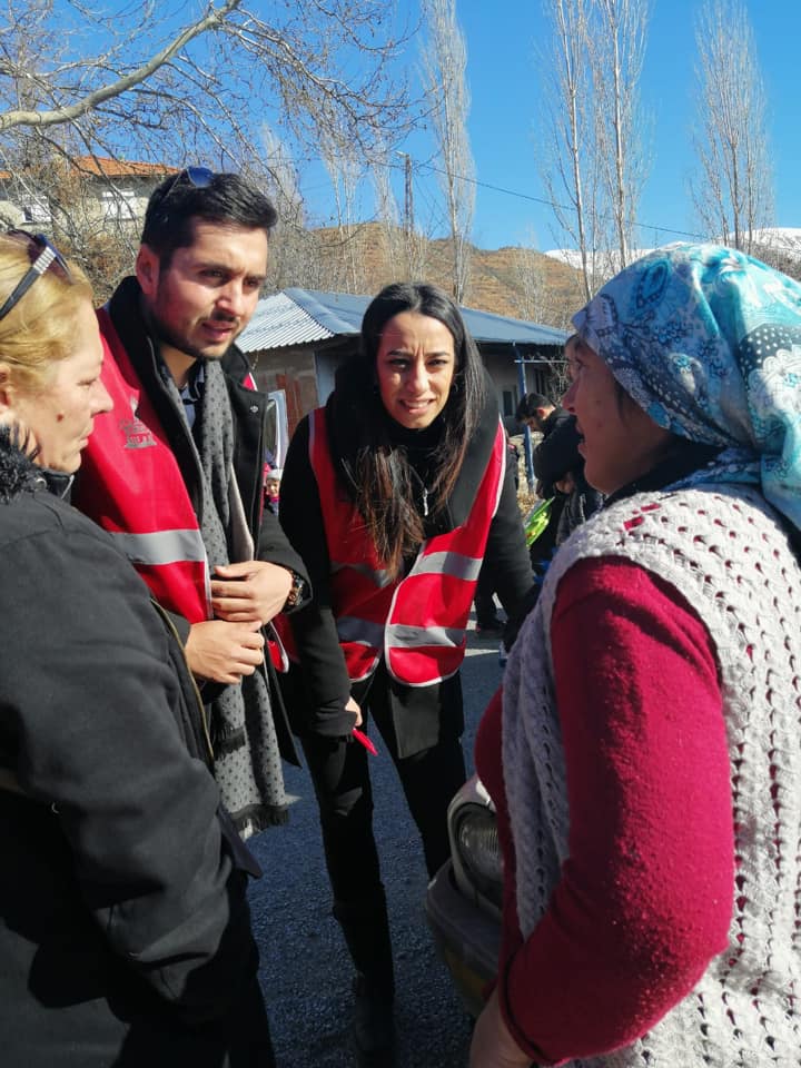 Aşkla İzmir Gençlik gönüllülerinden 'Kiraz' çıkartması