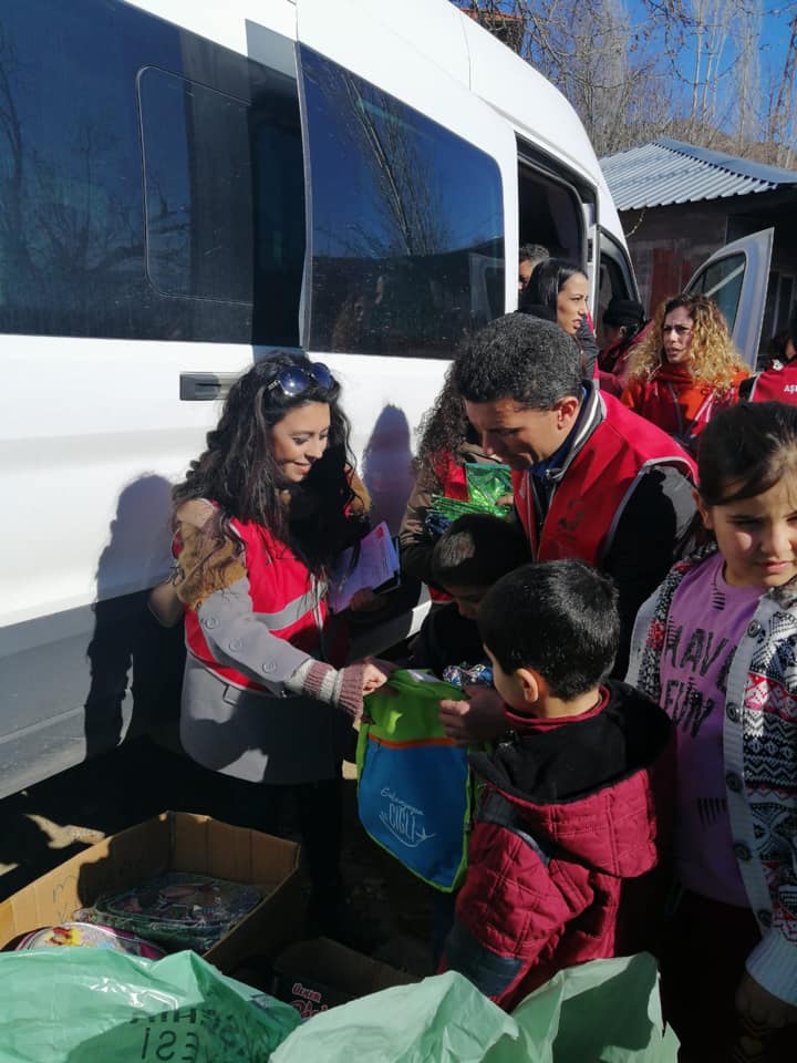 Aşkla İzmir Gençlik gönüllülerinden 'Kiraz' çıkartması