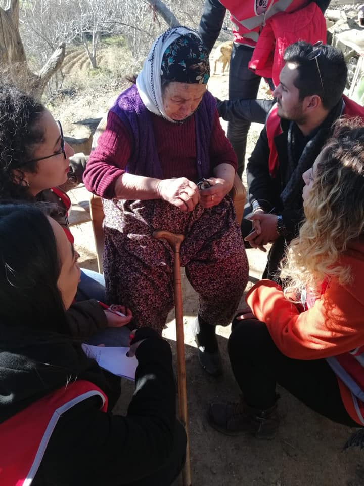 Aşkla İzmir Gençlik gönüllülerinden 'Kiraz' çıkartması