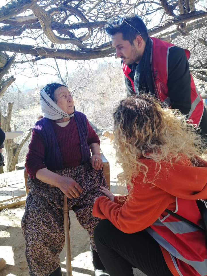 Aşkla İzmir Gençlik gönüllülerinden 'Kiraz' çıkartması