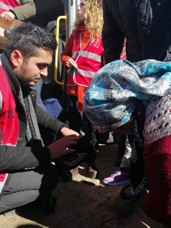 Aşkla İzmir Gençlik gönüllülerinden 'Kiraz' çıkartması