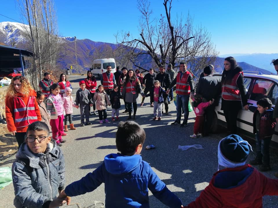 Aşkla İzmir Gençlik gönüllülerinden 'Kiraz' çıkartması