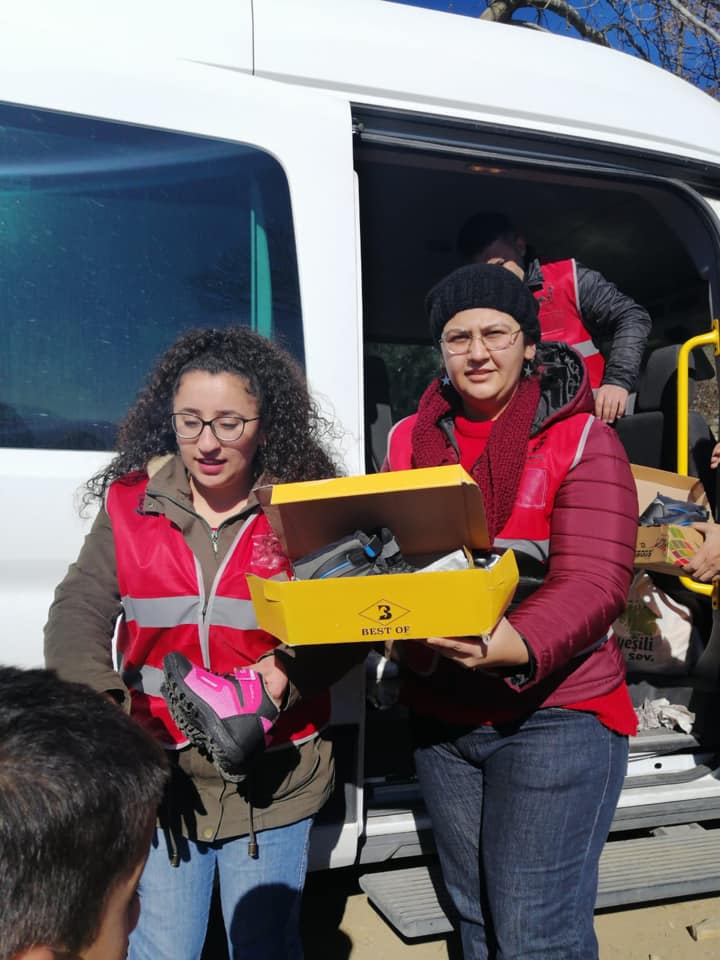 Aşkla İzmir Gençlik gönüllülerinden 'Kiraz' çıkartması