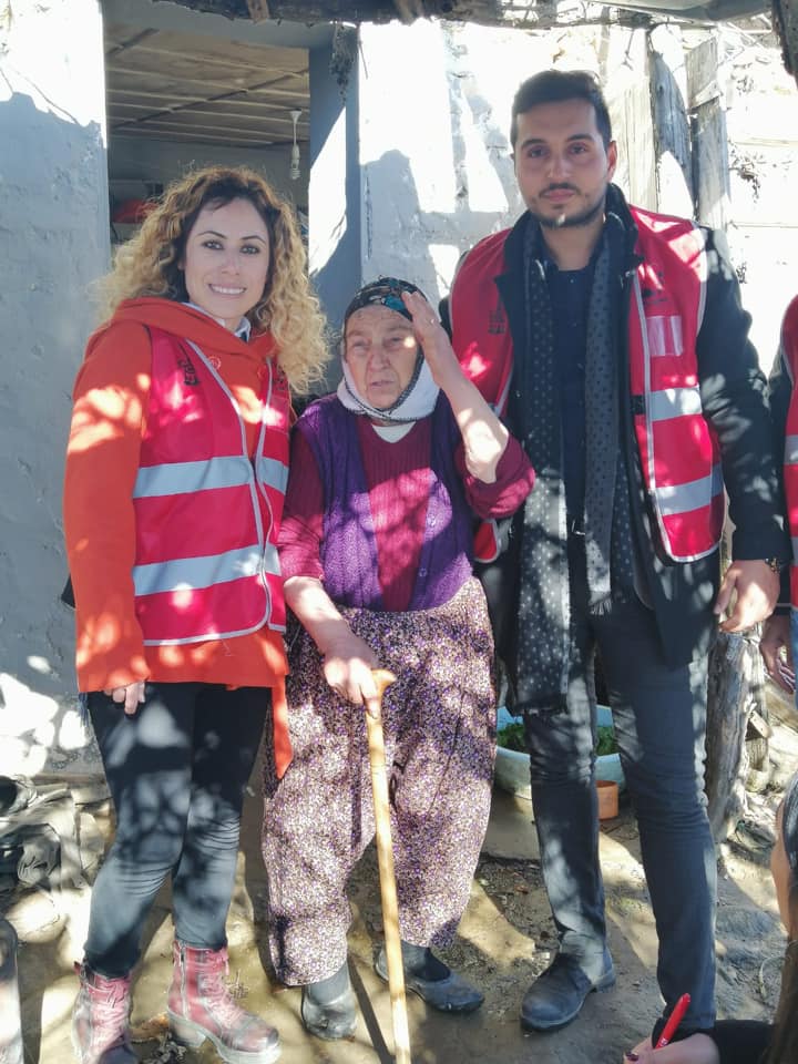 Aşkla İzmir Gençlik gönüllülerinden 'Kiraz' çıkartması