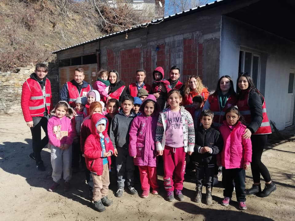 Aşkla İzmir Gençlik gönüllülerinden 'Kiraz' çıkartması