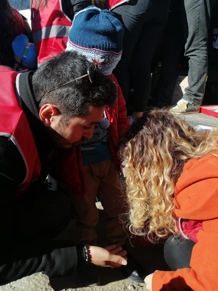 Aşkla İzmir Gençlik gönüllülerinden 'Kiraz' çıkartması