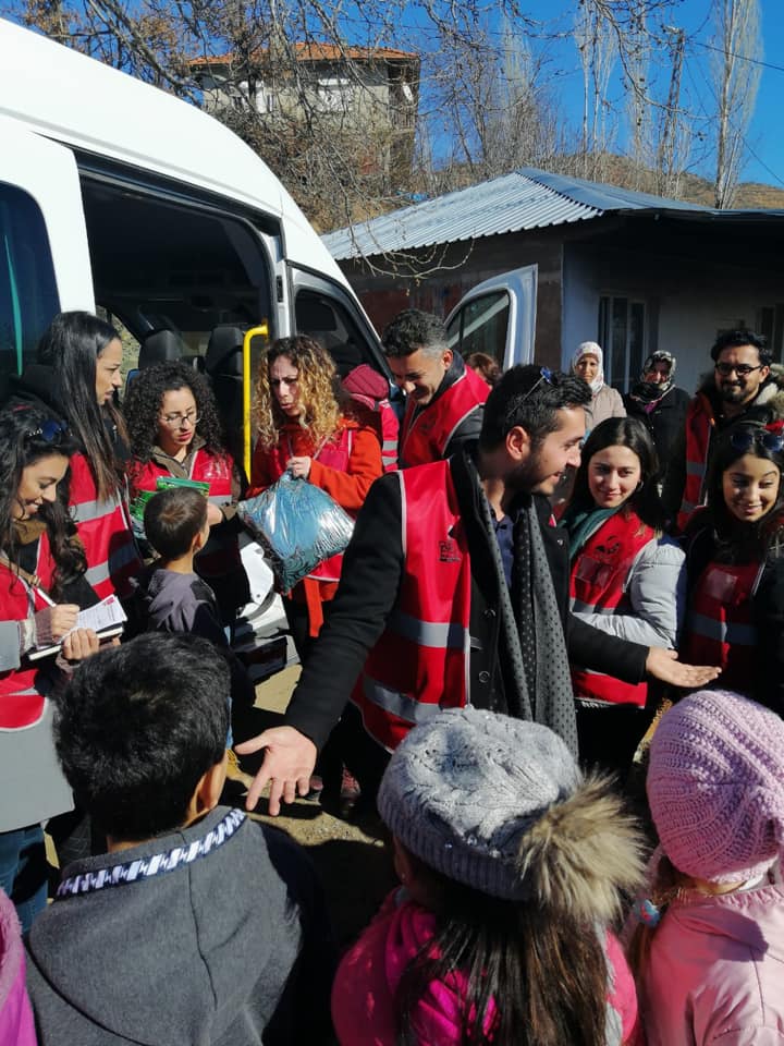 Aşkla İzmir Gençlik gönüllülerinden 'Kiraz' çıkartması