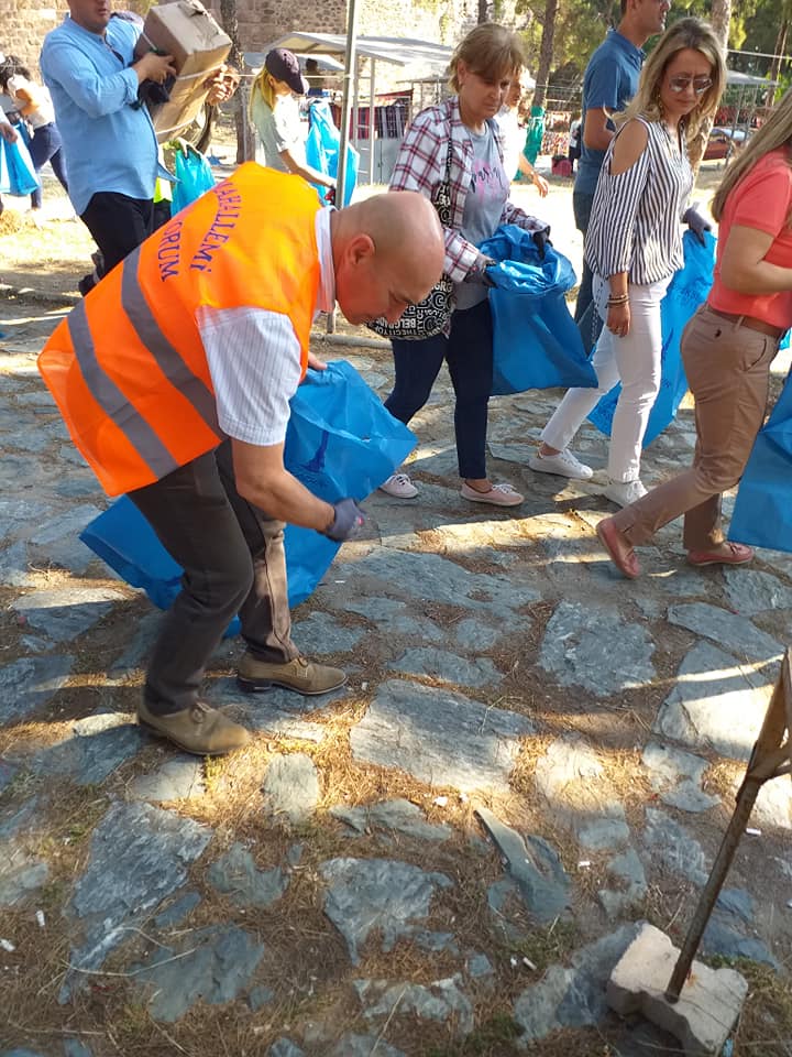 Kadifekale'de çöp manzarası!